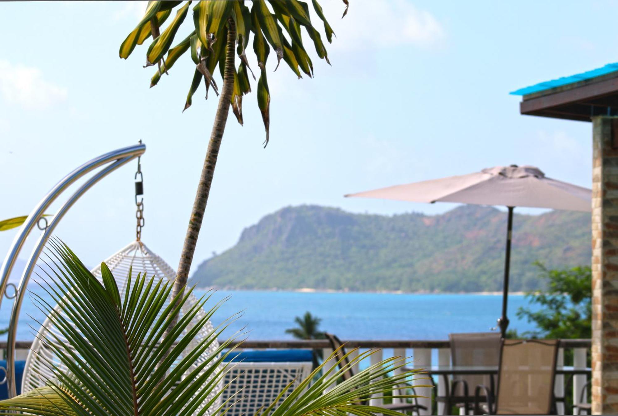 Ocean Blue Bay * Anse Volbert Village (Praslin)